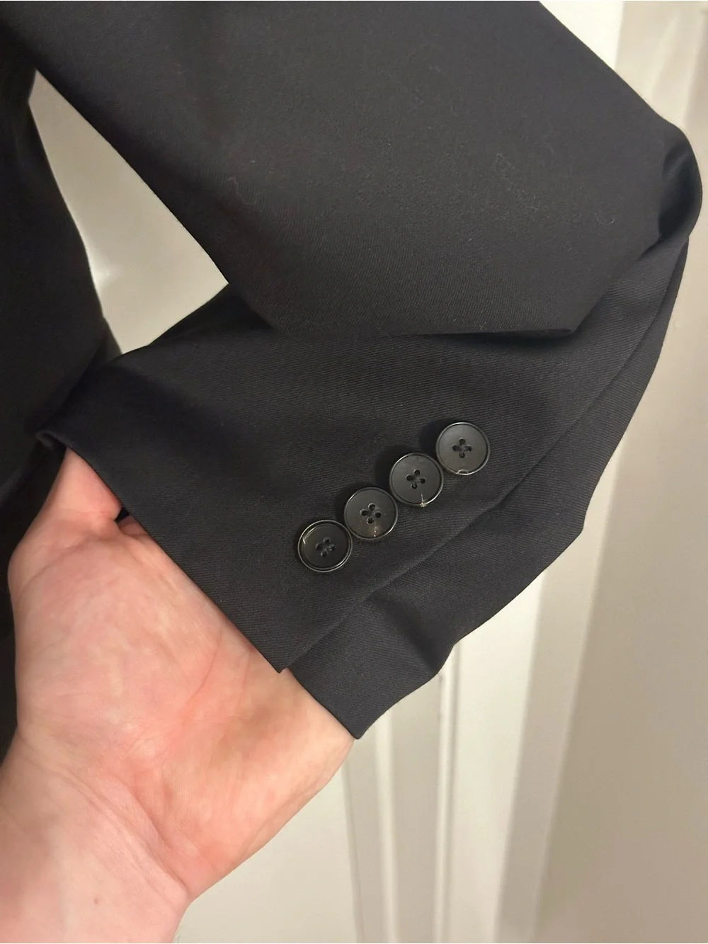 Hugo Boss 38R - 32W Ryan - Wave Black 100% Virgin Wool Suit